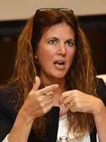 Robyn Buck headshot
