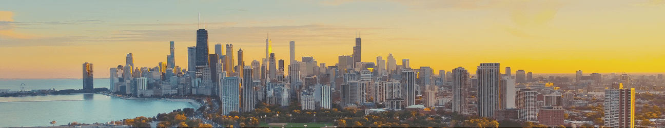 Panoramic photo of Chicago skyline featuring Lake Michigan