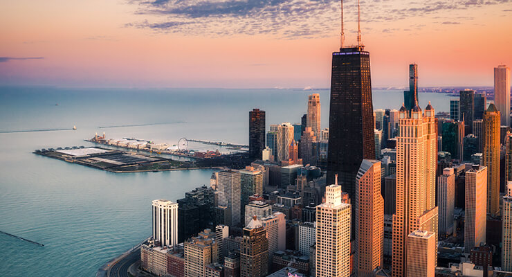 Skyline view of downtown Chicago and Willis (Sears) Tower